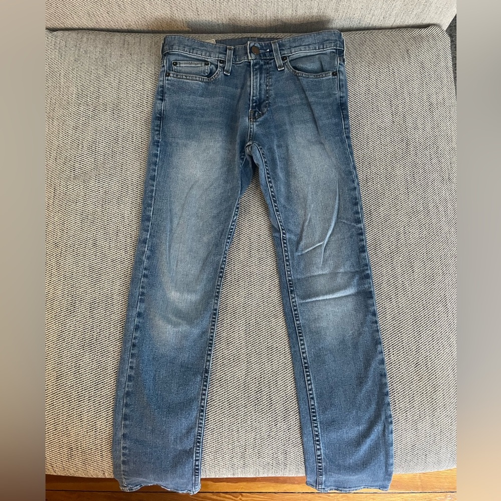 Hollister skinny jean in medium wash, W29 (more like 30) L30
